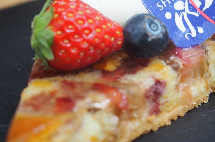 いちごとルバーブのタルト