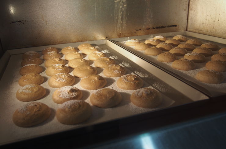 作成中のケーキ